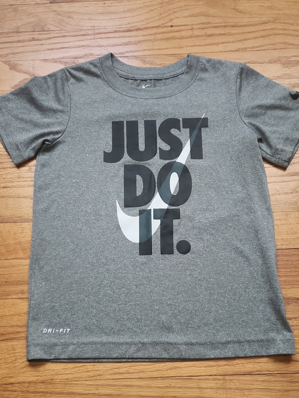 EUC Boys Nike Gray Short-Sleeve 'Just Do It' Graphic Tee Size 7